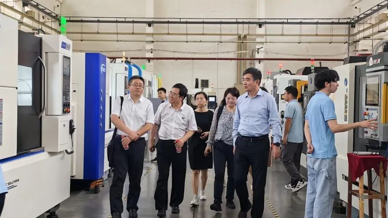 电子行业专用夹具定制：关键因素与选型策略**